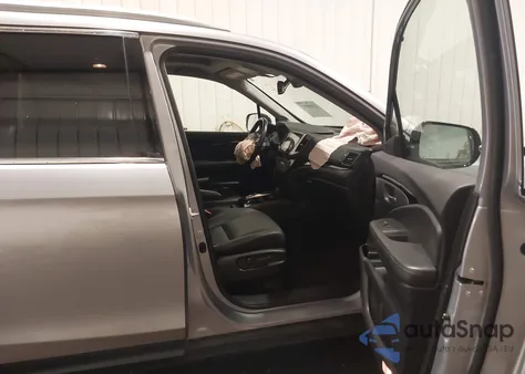 2017 Honda Pilot Elite из США, поврежденный, VIN 5FNYF6H08HB082095